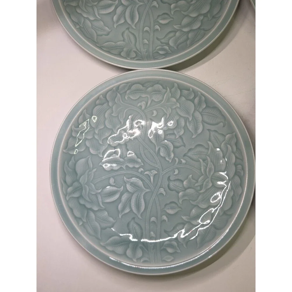Set of 4 Japanese Celadon Floral Vine Dinner Plates 10